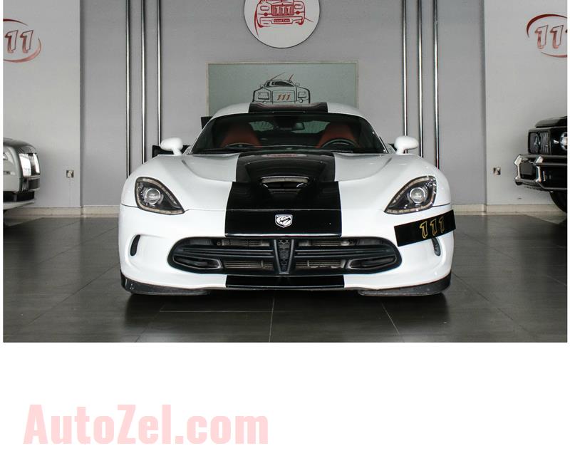 DODGE VIPER GTS- 2013- WHITE- 38 000 KM- GCC