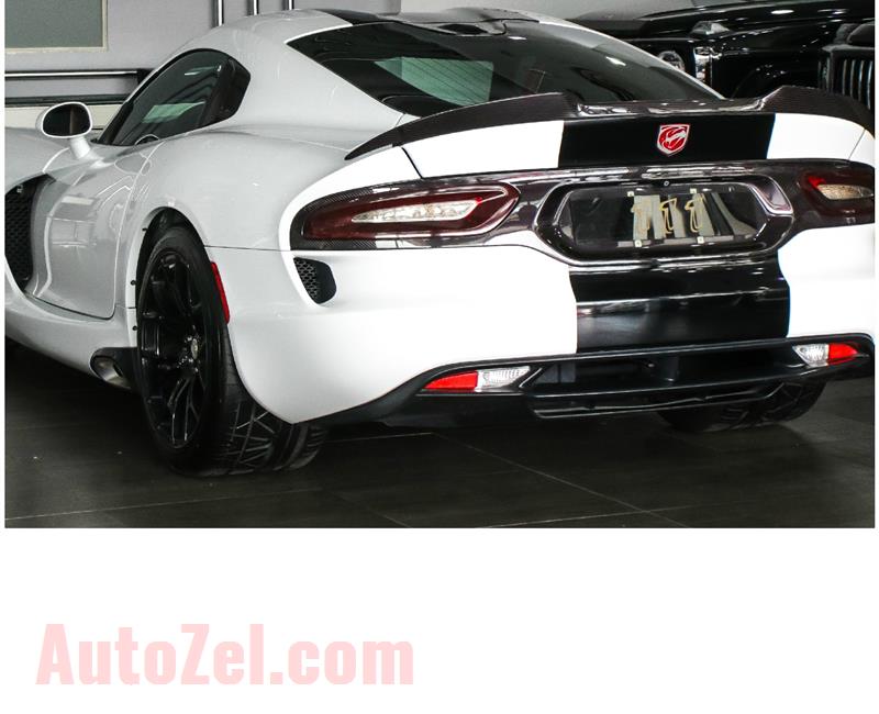 DODGE VIPER GTS- 2013- WHITE- 38 000 KM- GCC