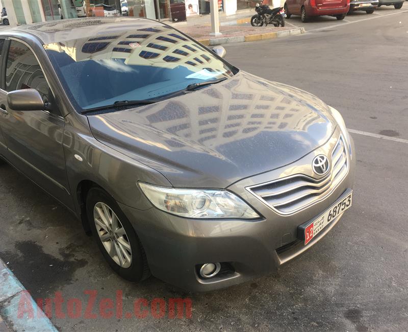 Toyota Camry 2.5L GLX  YEAR 2011 148,000 KMS CONTACT :0507722657