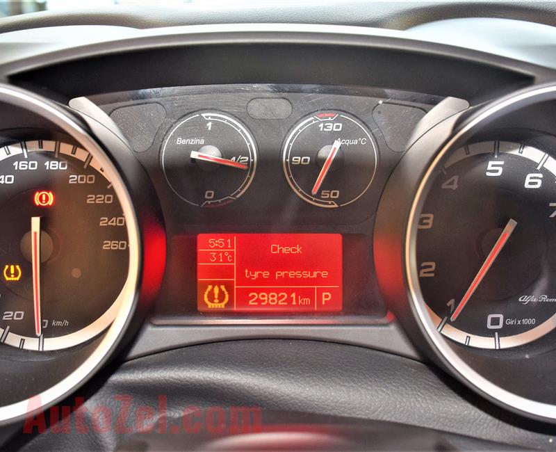 29000 KM ONLY !!! Alpha Romeo Giulietta 2015 Model GCC Specs 