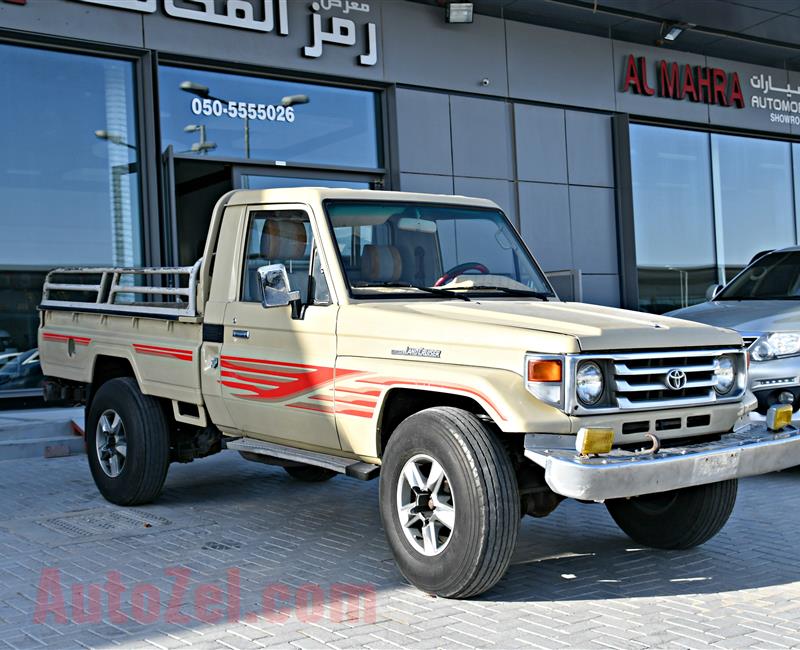 TOYOTA HILUX MODEL 2002 - BEIGE - 260,000 KM  - GCC 