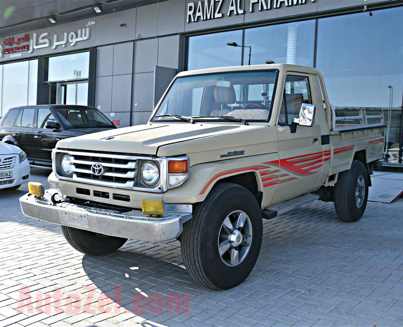 TOYOTA HILUX MODEL 2002 - BEIGE - 260,000 KM  - GCC 