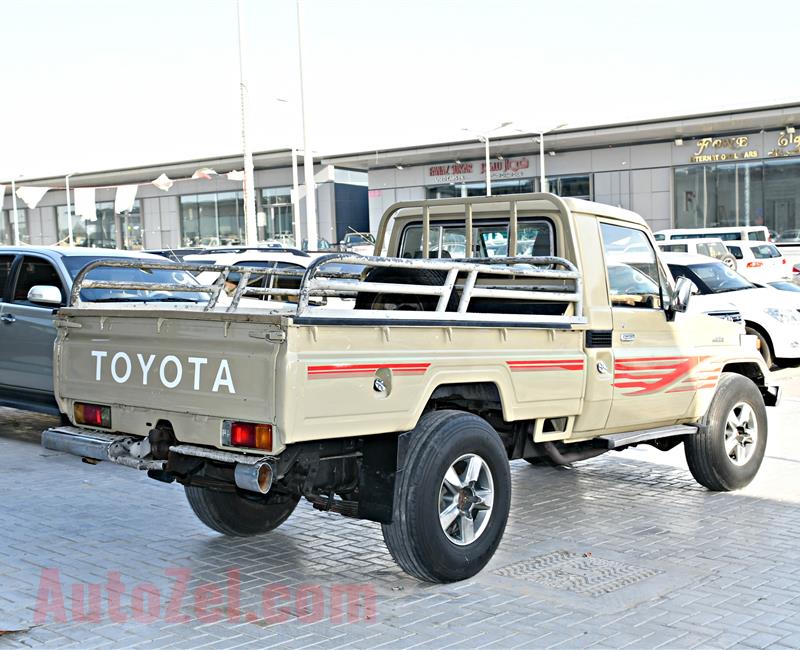 TOYOTA HILUX MODEL 2002 - BEIGE - 260,000 KM  - GCC 