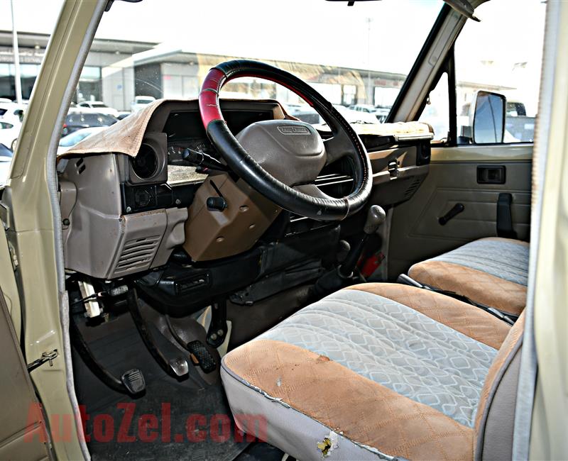 TOYOTA HILUX MODEL 2002 - BEIGE - 260,000 KM  - GCC 