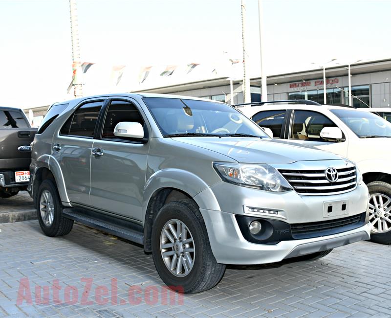 TOYOTA FORTUNER MODEL 2014 - SILVER - 120,000 KM - GCC 