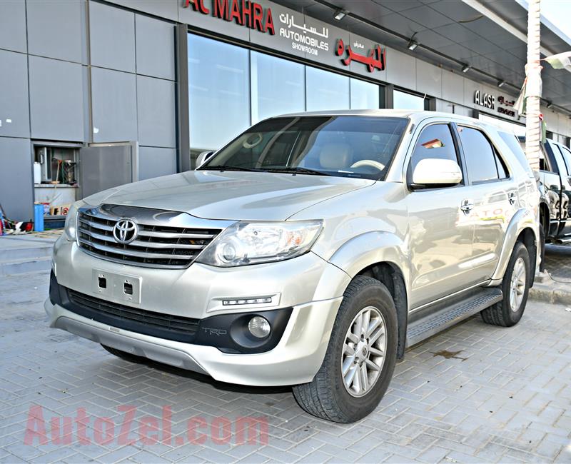 TOYOTA FORTUNER MODEL 2014 - SILVER - 120,000 KM - GCC 