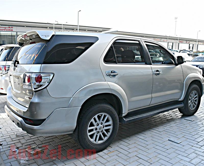  TOYOTA  FORTUNER  MODEL 2014 SILVER  120 000 KM GCC