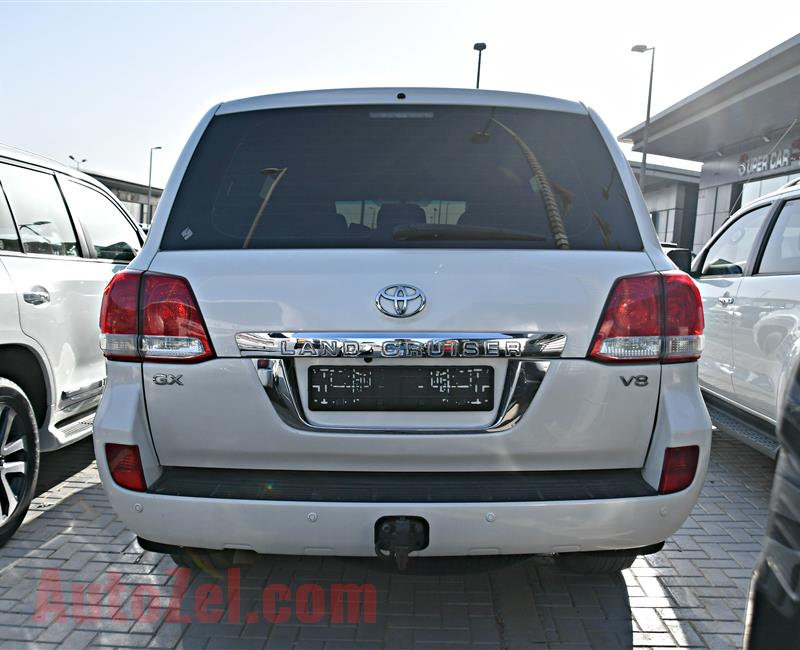 LAND CRUISER MODEL 2011 - WHITE - 419,000 KM - GCC 