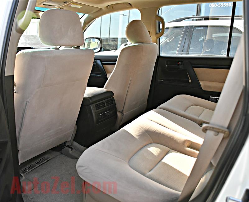 LAND CRUISER MODEL 2011 - WHITE - 419,000 KM - GCC 