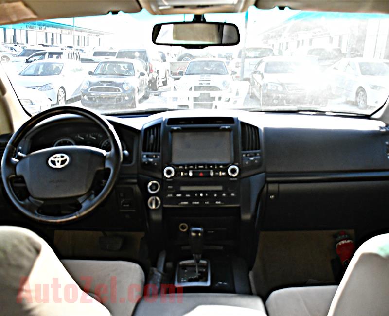 LAND CRUISER MODEL 2011 - WHITE - 419,000 KM - GCC 