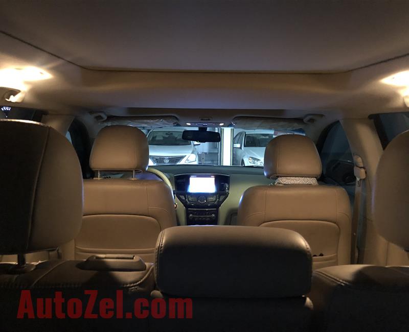 Nissan pathfinder top range SV 2014