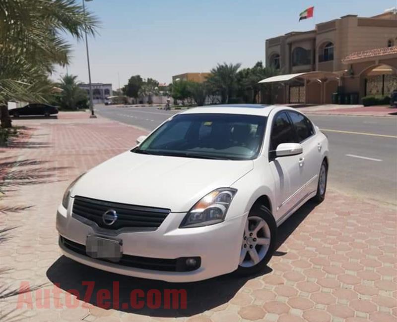 Selling urgent Nissan Altima 