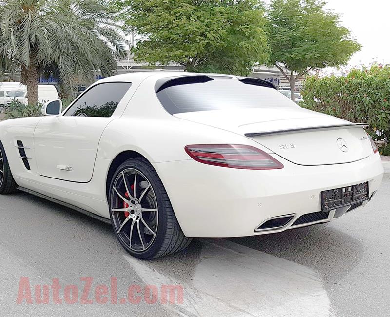 MERCEDES-BENZ SLS, V10- 2011- WHITE- 86 000 KM- GCC