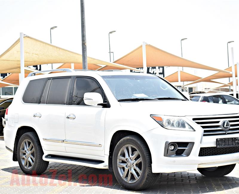 LEXUS LX 570 -  WHITE - 32,000 KM -  V8 - GCC 