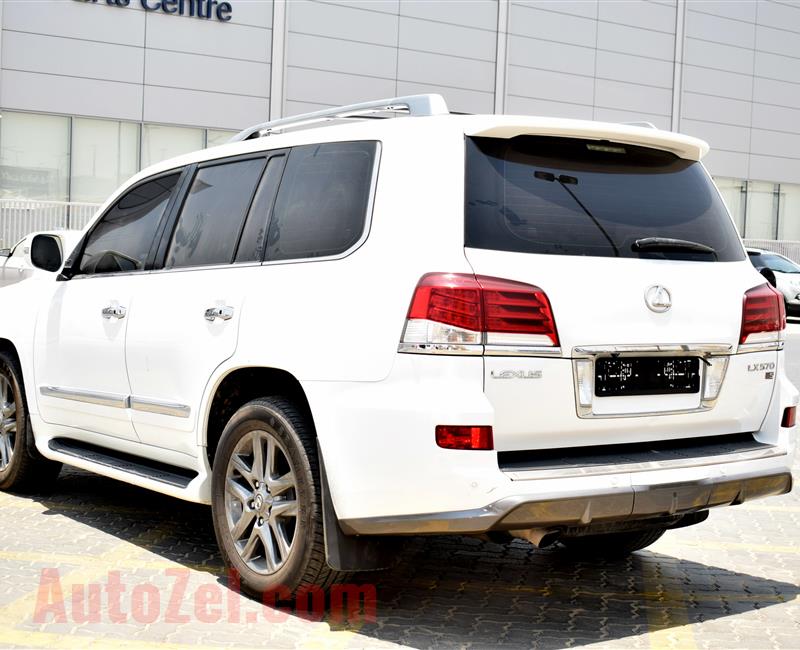 LEXUS LX 570 -  WHITE - 32,000 KM -  V8 - GCC 