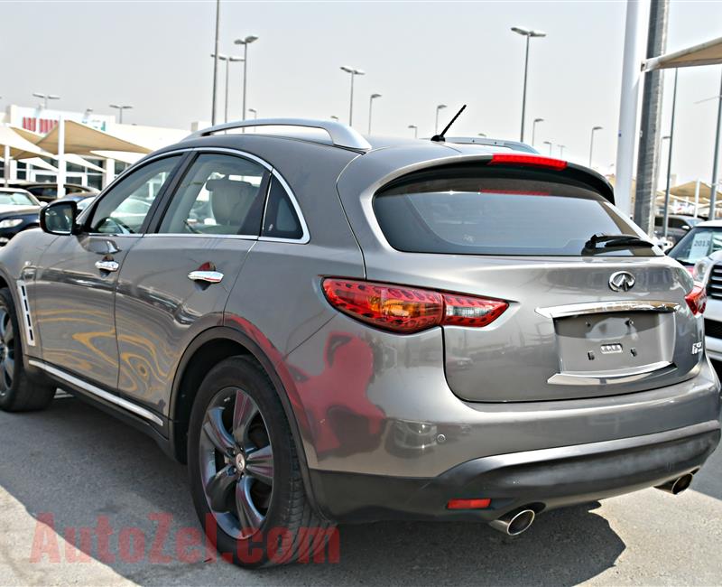 INFINITI FX35 FULL OPTION  MODEL 2010 - GOLD - 187,000 KM - V8 - GCC 