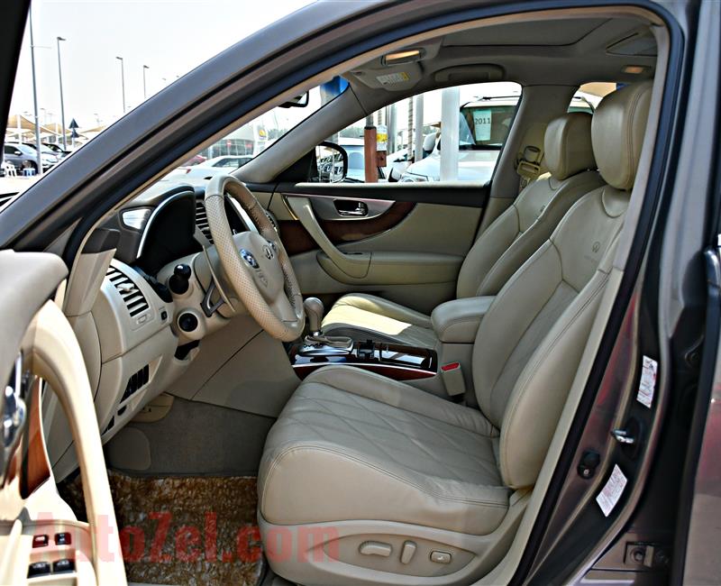 INFINITI FX35 FULL OPTION  MODEL 2010 - GOLD - 187,000 KM - V8 - GCC 