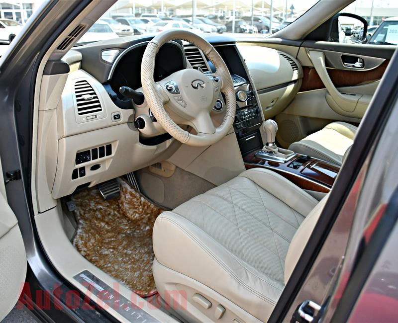 INFINITI FX35 FULL OPTION  MODEL 2010 - GOLD - 187,000 KM - V8 - GCC 