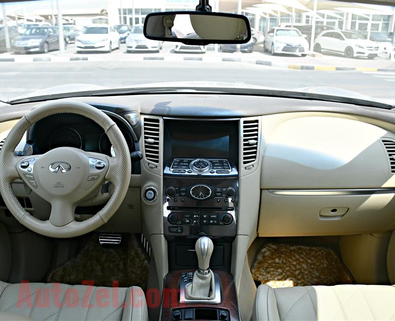 INFINITI FX35 FULL OPTION  MODEL 2010 - GOLD - 187,000 KM - V8 - GCC 