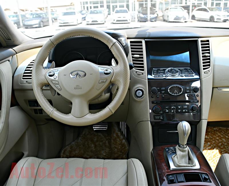 INFINITI FX35 FULL OPTION  MODEL 2010 - GOLD - 187,000 KM - V8 - GCC 