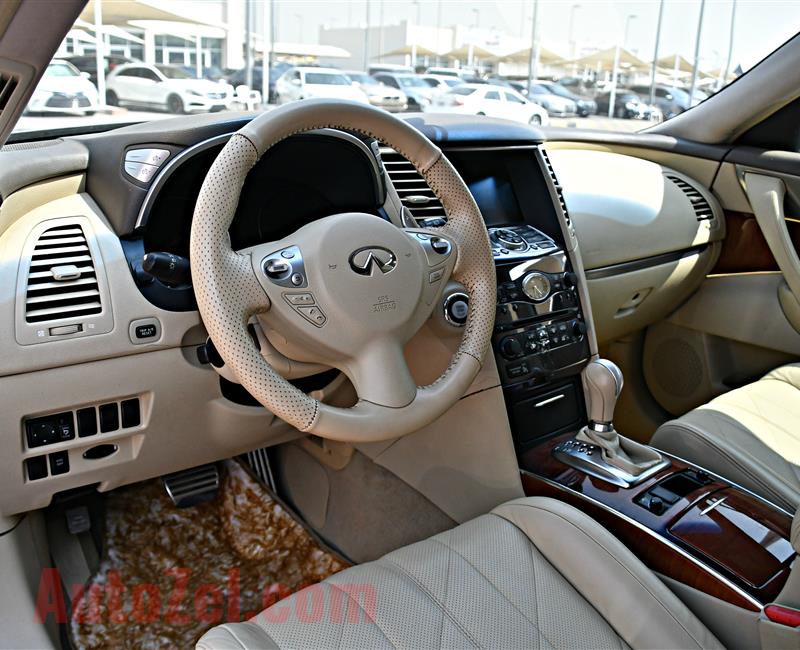 INFINITI FX35 FULL OPTION  MODEL 2010 - GOLD - 187,000 KM - V8 - GCC 