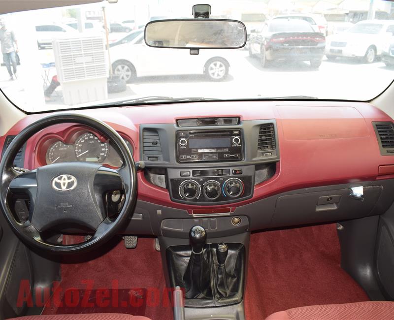 TOYOTA HILUX PICK UP 4X4 GLX, V4- 2014- WHITE- 200 000 KM- GCC