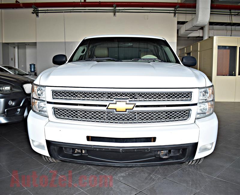 CHEVROLET SILVERADO  MODEL 2012 - WHITE - 250,000 KM - V8 - GCC 