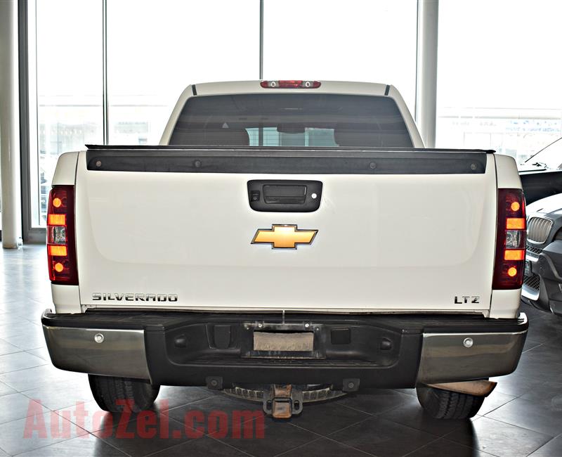 CHEVROLET SILVERADO  MODEL 2012 - WHITE - 250,000 KM - V8 - GCC 