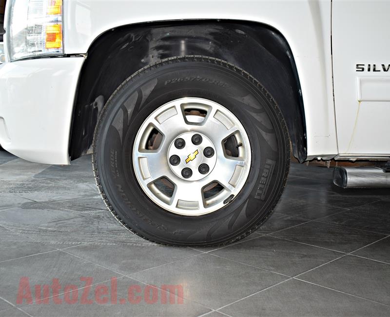 CHEVROLET SILVERADO  MODEL 2012 - WHITE - 250,000 KM - V8 - GCC 