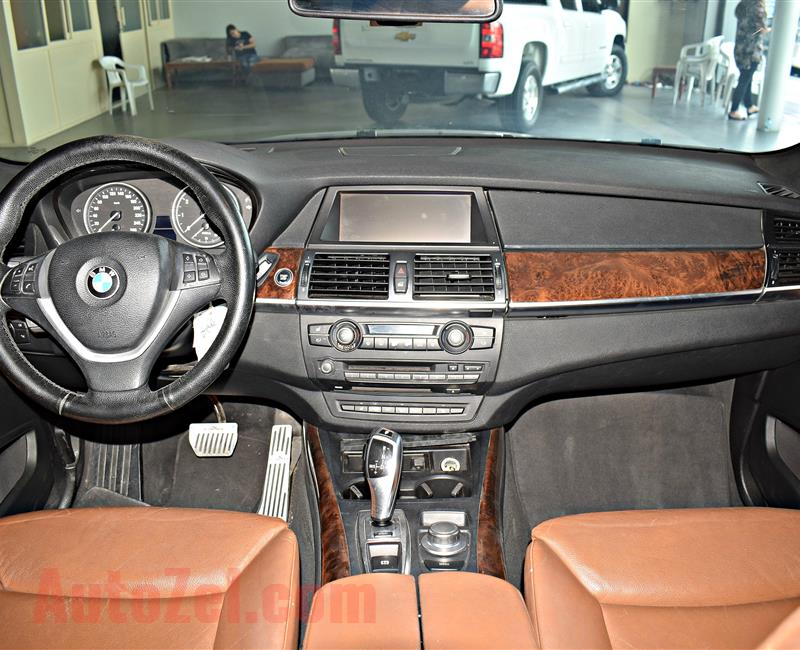 BMW X5 MODEL 2008 - GREY - 188,000 KM - V8 - GCC 