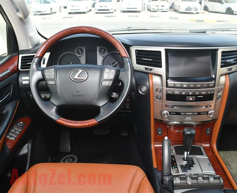 LEXUS LX570- 2012- WHITE- 161 000 KM- GCC SPECS