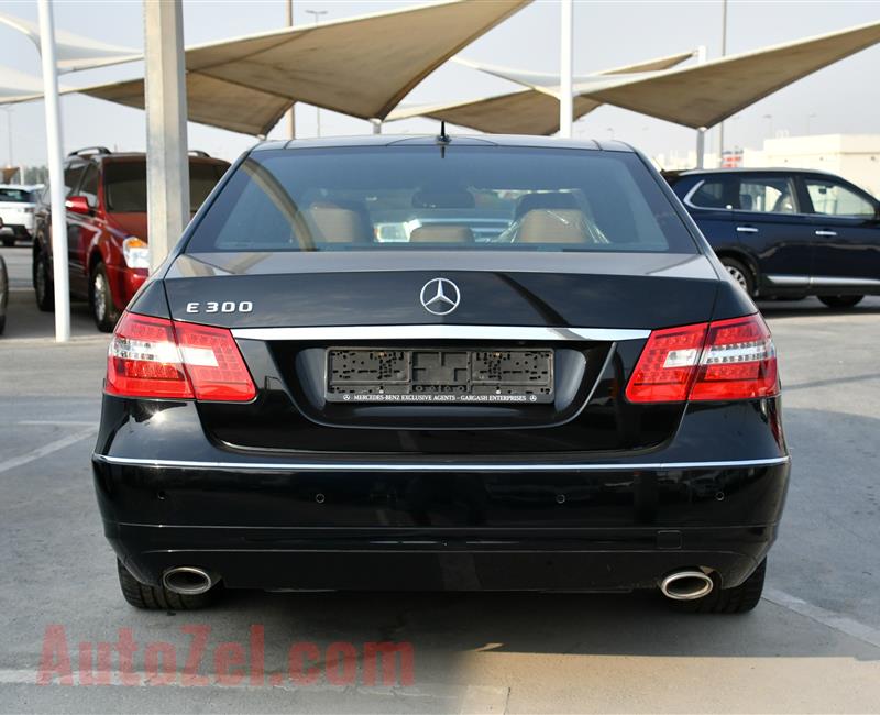 MERCEDES-BENZ E300- 2010- BLACK- 144 000 KM- GCC SPECS