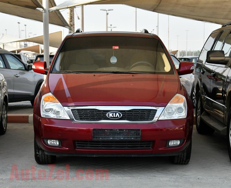 KIA CARNIVAL- 2014- RED- 149 000 KM- GCC SPECS