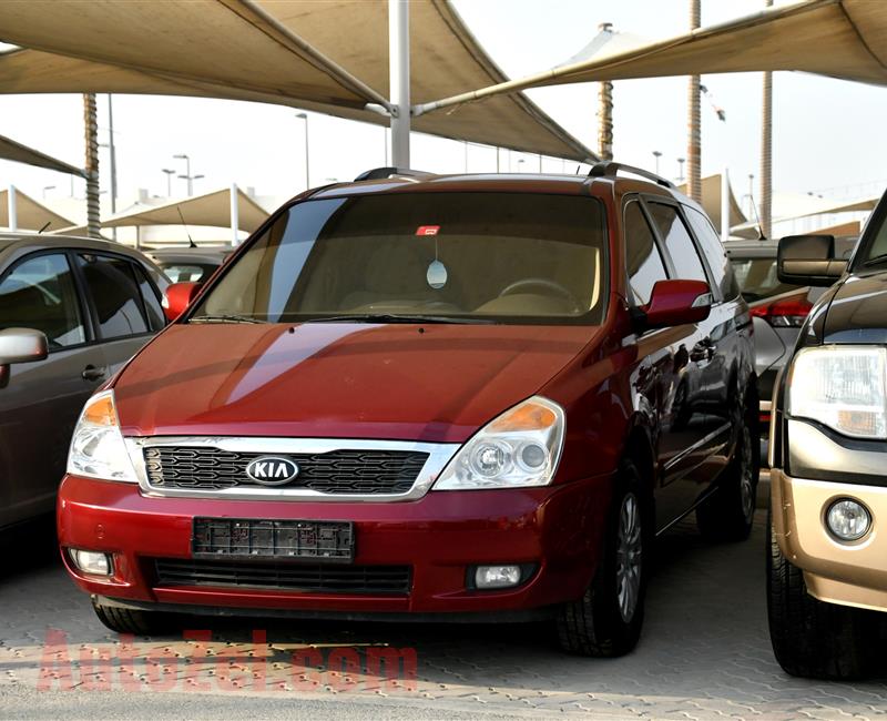 KIA CARNIVAL- 2014- RED- 149 000 KM- GCC SPECS