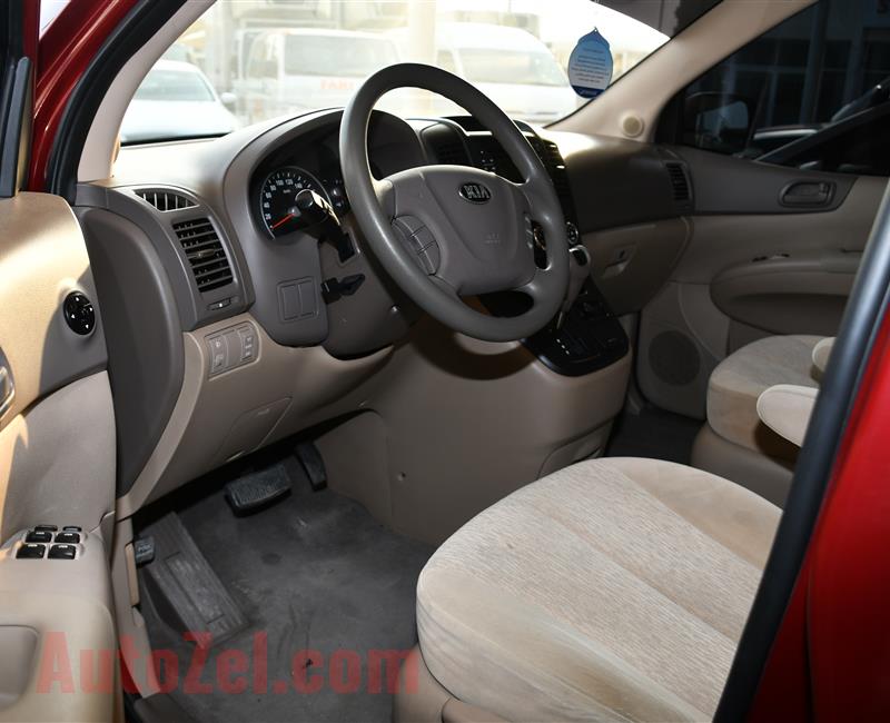 KIA CARNIVAL- 2014- RED- 149 000 KM- GCC SPECS