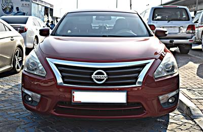 nissan altima model 2013 - red - 250,000 km - v6 - gcc 