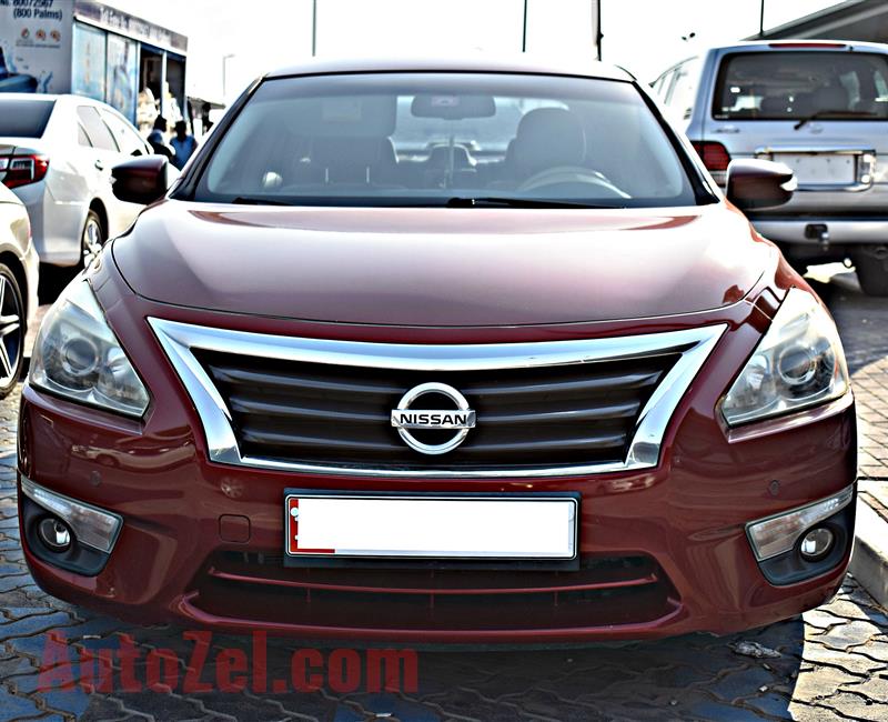 nissan altima model 2013 - red - 250,000 km - v6 - gcc 