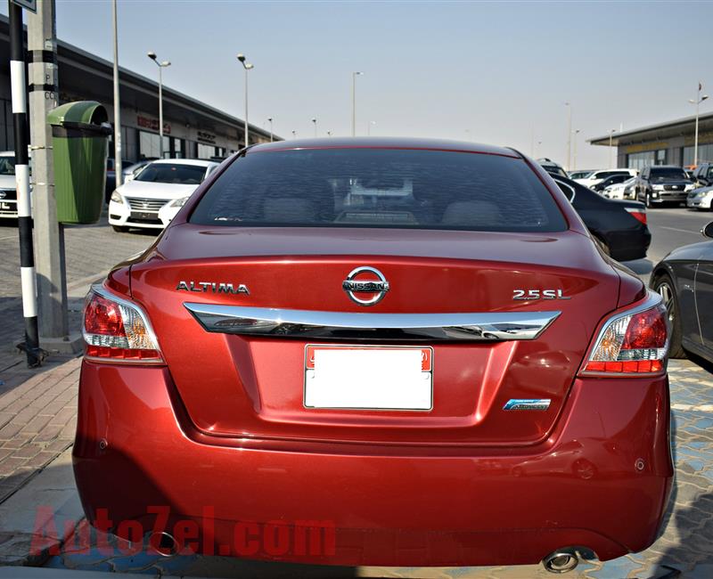 nissan altima model 2013 - red - 250,000 km - v6 - gcc 