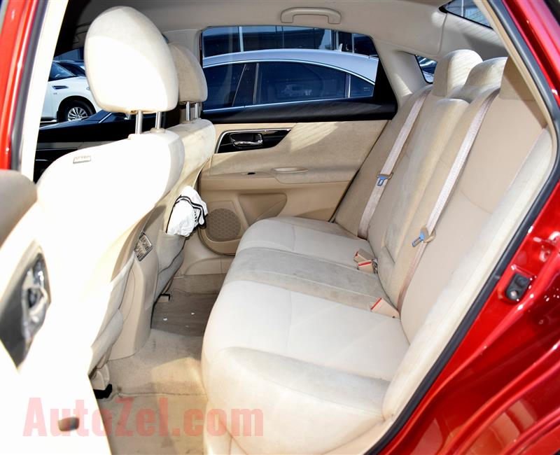 nissan altima model 2013 - red - 250,000 km - v6 - gcc 