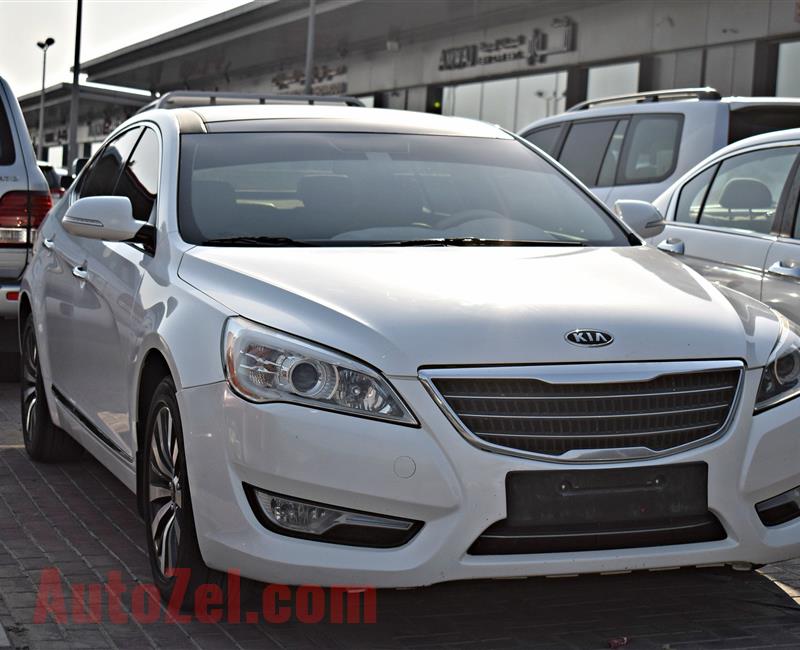 kia cadenza model 2013 - white - 240 ,000 km - v6 - gcc 