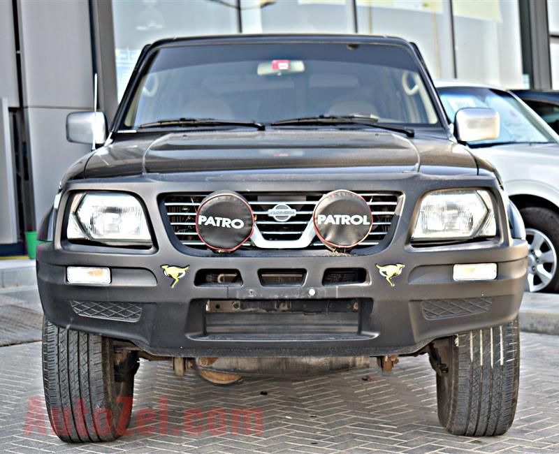 NISSAN PATROL SAFARI MODEL 2001 - BLACK - 250,000 KM - V6  - GCC 