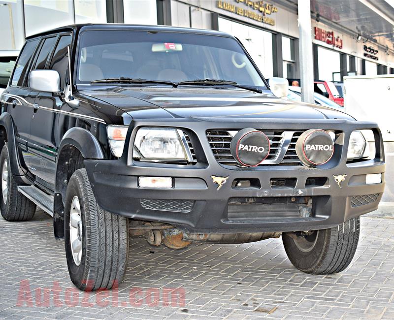 NISSAN PATROL SAFARI MODEL 2001 - BLACK - 250,000 KM - V6  - GCC 