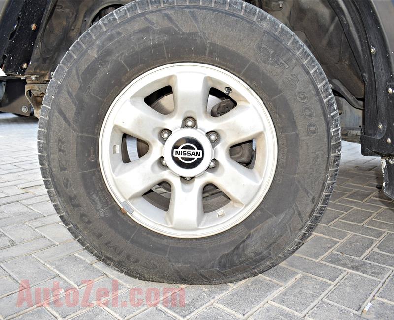 NISSAN PATROL SAFARI MODEL 2001 - BLACK - 250,000 KM - V6  - GCC 