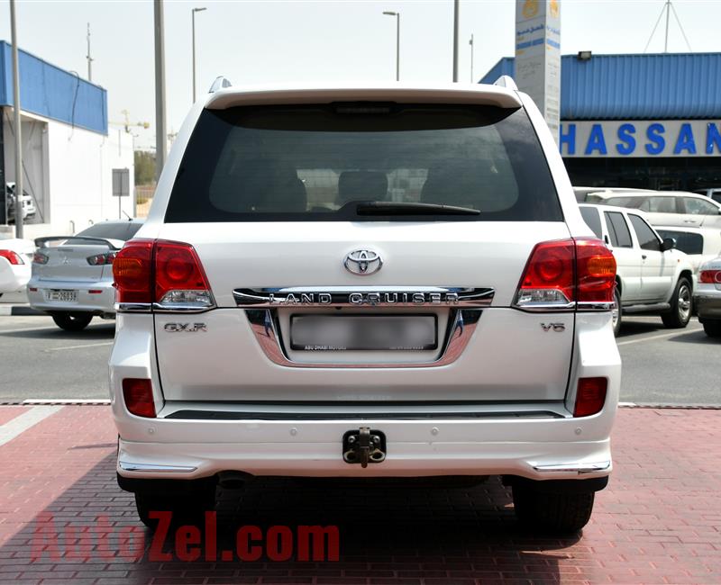 TOYOTA LAND CRUISER, V6- 2014- WHITE- 160 000 KM- GCC