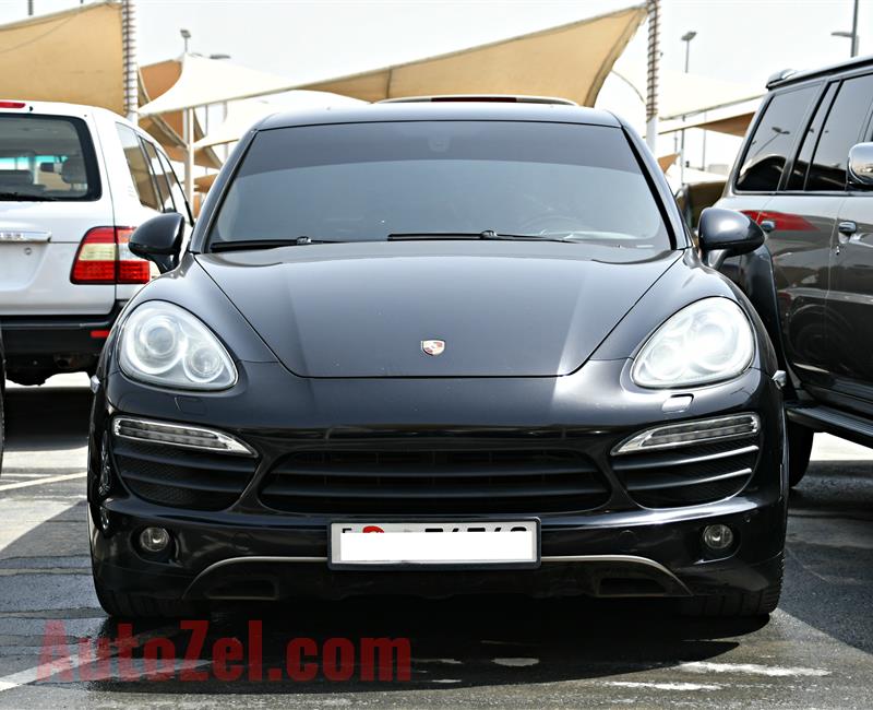 PORSCHE CAYENNE S MODEL 2012 - BLACK - 265,000 KM - V8 - GCC 