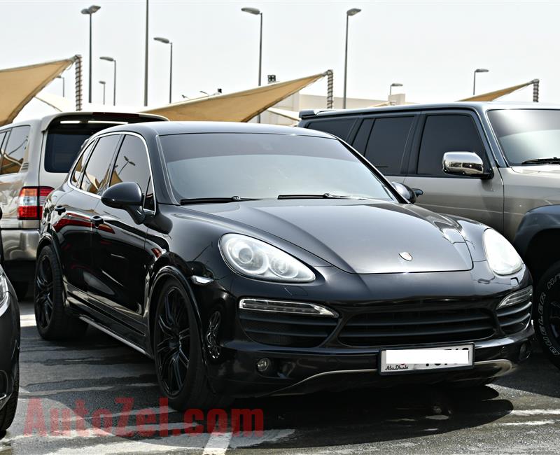 PORSCHE CAYENNE S MODEL 2012 - BLACK - 265,000 KM - V8 - GCC 