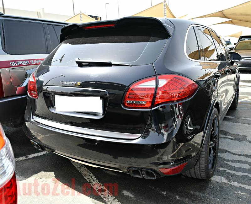 PORSCHE CAYENNE S MODEL 2012 - BLACK - 265,000 KM - V8 - GCC 