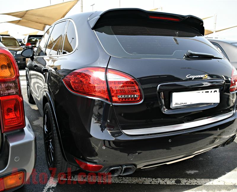 PORSCHE CAYENNE S MODEL 2012 - BLACK - 265,000 KM - V8 - GCC 