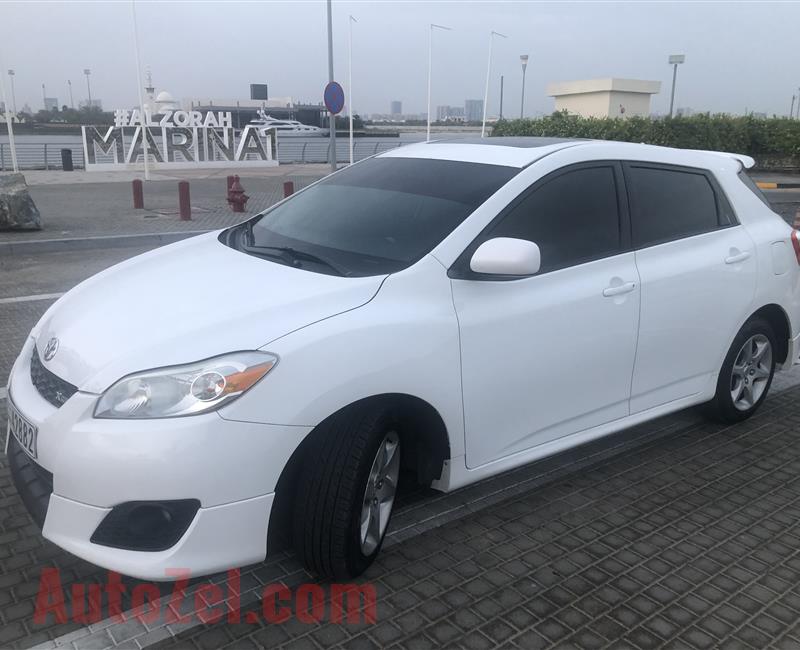 Toyota Matrix 2009 full option No 1driven by lady 12500 dhs