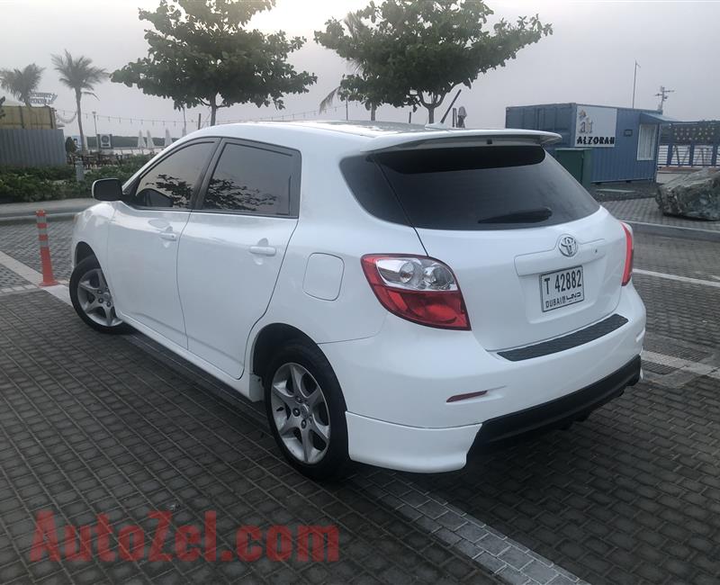 Toyota Matrix 2009 full option No 1driven by lady 12500 dhs